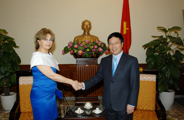 Phó Thủ tướng, Bộ trưởng Phạm Bình Minh tiếp Đại sứ Ác-mê-nia tại Việt Nam